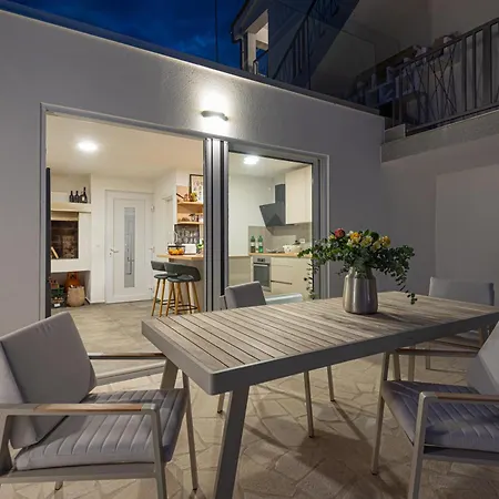 Apartment Luxury 2br Penthouse In With Pool Dazlina