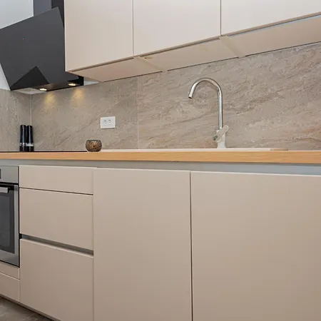 Luxury 2br Penthouse In With Pool Apartment *