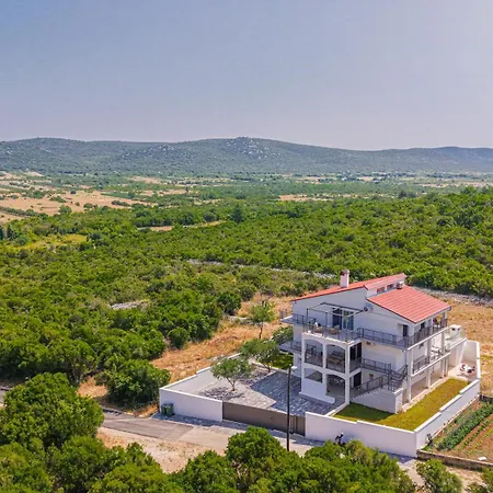 Luxury 2br Penthouse In With Pool Appartement