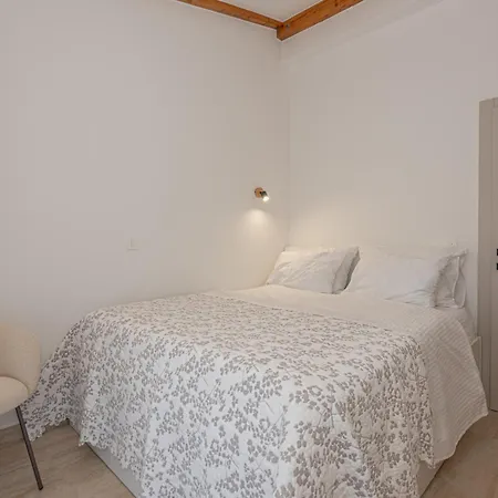 Luxury 2br Penthouse In With Pool *