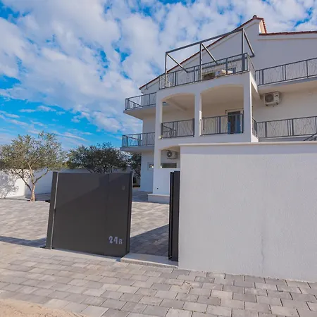 Luxury 2br Penthouse In With Pool Apartment *