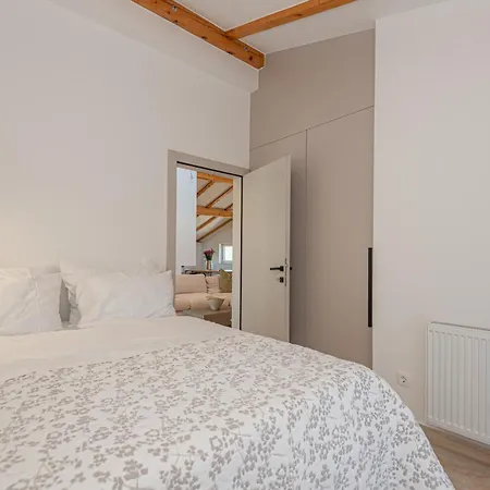 Luxury 2br Penthouse In With Pool *