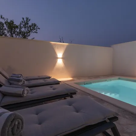 Luxury 2br Penthouse In With Pool Dazlina