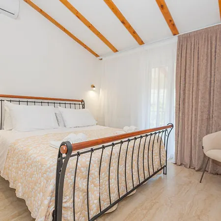 Luxury 2br Penthouse In With Pool Apartment