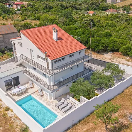 Appartement Luxury 2br Penthouse In With Pool Dazlina