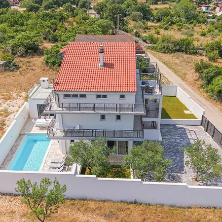 Luxury 2br Penthouse In With Pool Apartment *