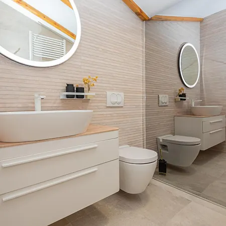 Luxury 2br Penthouse In With Pool *