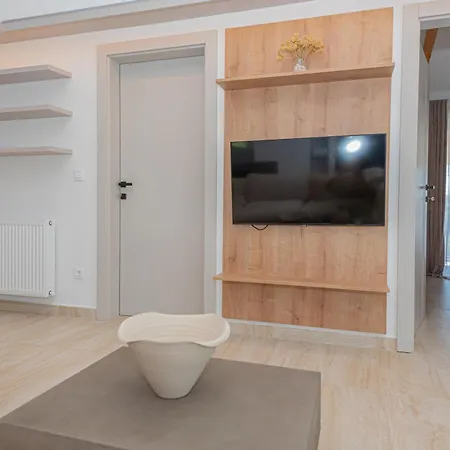 Luxury 2br Penthouse In With Pool Dazlina