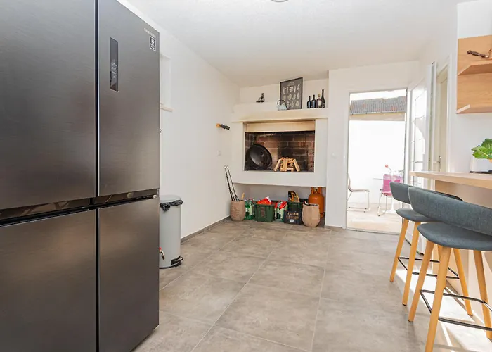 Luxury 2br Penthouse In With Pool