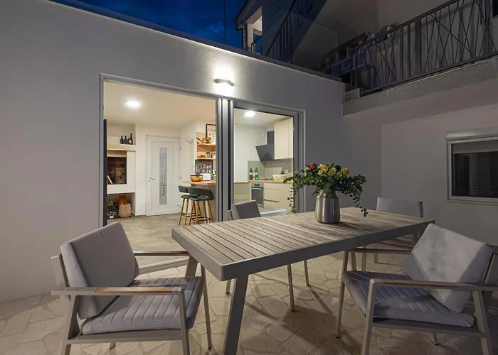 Апартаменты Luxury 2br Penthouse In With Pool Dazlina