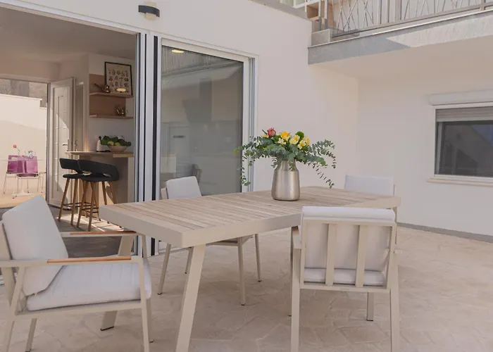 Апартаменты Luxury 2br Penthouse In With Pool