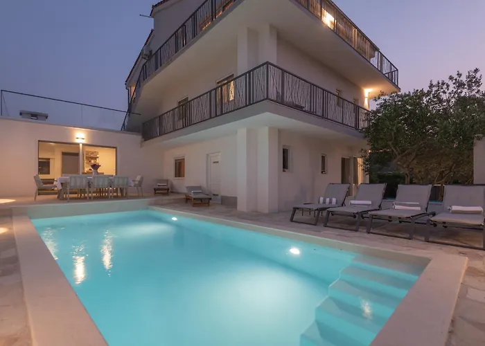 דירה Luxury 2br Penthouse In With Pool *
