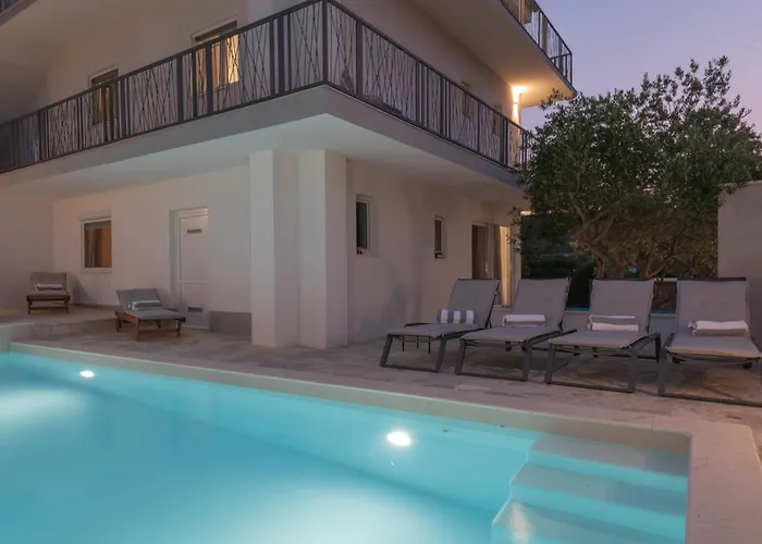 Luxury 2br Penthouse In With Pool דירה Dazlina