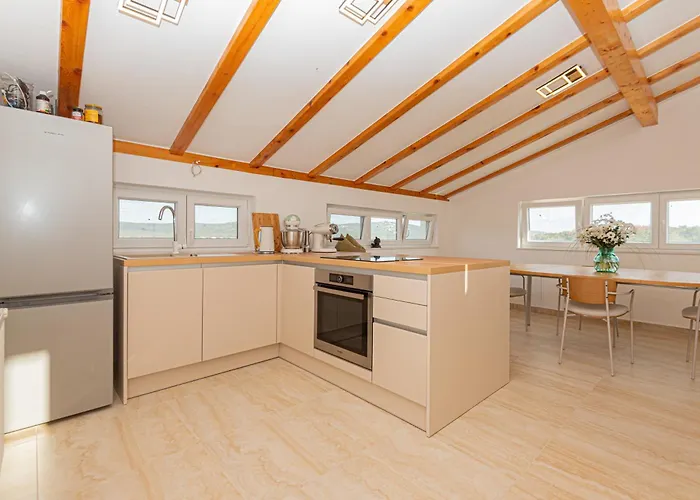 Luxury 2br Penthouse In With Pool דירה Dazlina