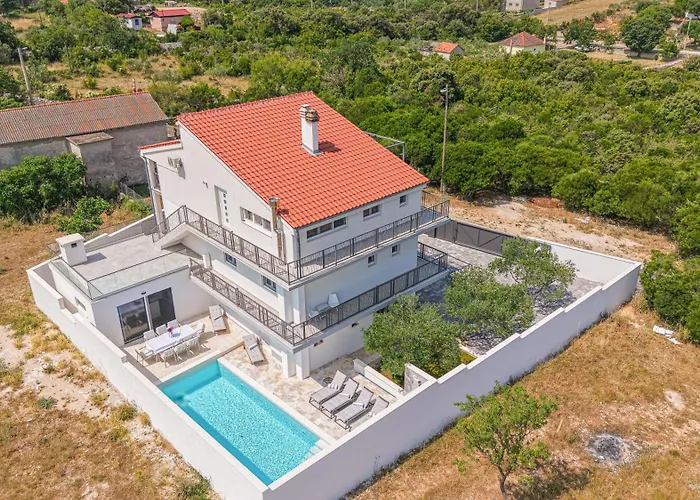 Апартаменты Luxury 2br Penthouse In With Pool Dazlina