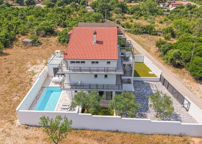 Luxury 2br Penthouse In With Pool דירה *