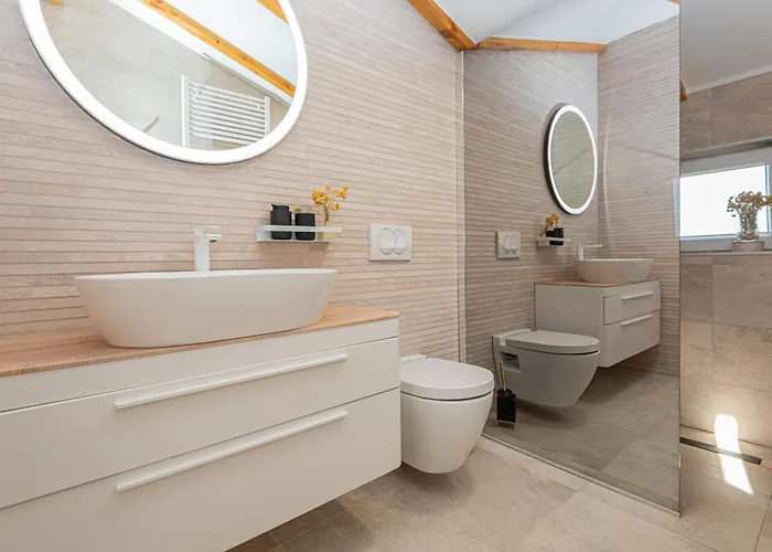 Luxury 2br Penthouse In With Pool *