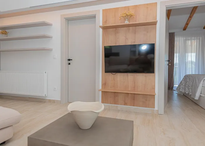 Luxury 2br Penthouse In With Pool Dazlina