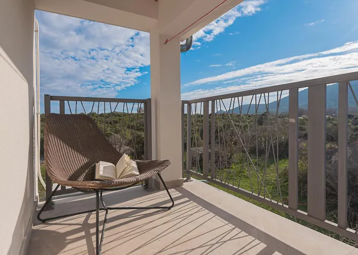 Luxury 2br Penthouse In With Pool